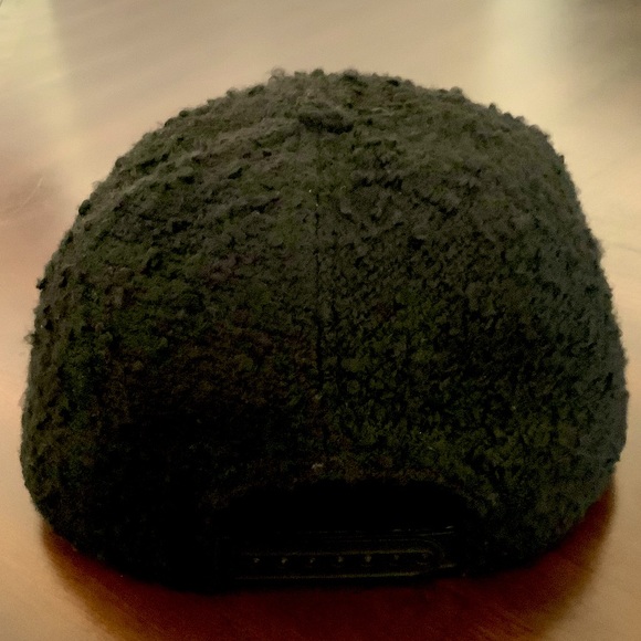 Women’s Teddy Fleece Cap - Picture 5 of 9